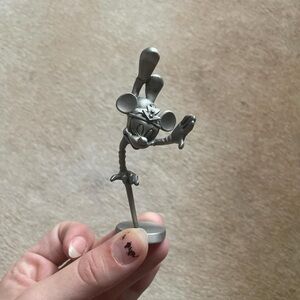 Minnie Mouse Circus Acrobat